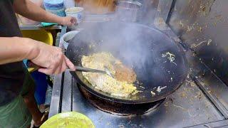 How FRIED HOKKIEN MEE 福建面 is cooked North Bridge Road Singapore street food