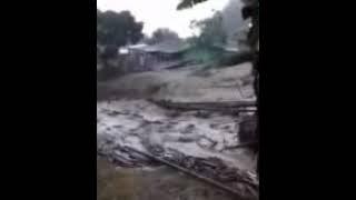 rekaman amatir banjir di puncak Bogor