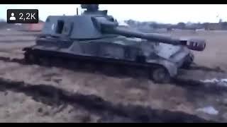 Россияне под Сумами просто бросили посреди поля «Гвоздику» и танк Враг бежит
