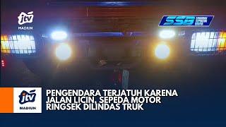 NGAWI - Pengendara Terjatuh Karena Jalan Licin Sepeda Motor Ringsek Dilindas Truk