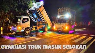 gara gara ngindari pemotor truk ini masuk ke selokan