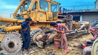 Amazing Repairing Process Of Broken Sprocket Wheel Of Caterpillar  Dozer Final Drive Restoration