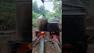 Kayu bakar masih jadi andalan masak besar di pedesaan.