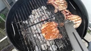 Grillen mit Weber Grill indirekte Hitze Kotelette Grillen Rezept