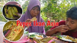 RA NGAPUSI PEMIRSAENAK E NDAK UMUMpepes ikan asin + sayur bening+peyek 