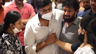 Chiranjeevi Emotional Moments With Actor Uttej Family  Actor Uttej Wife Padma Condolence Meet  FL