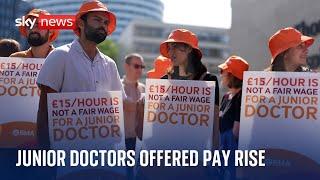 Junior doctors welcome 22% pay rise