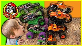 Monster Jam Truck Toys - 3 DIY STADIUM CHALLENGE - Grave Digger vs El Toro Loco - 4 Different Sizes