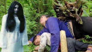 A single mother went into the forest to harvest giant bamboo shoots in danger