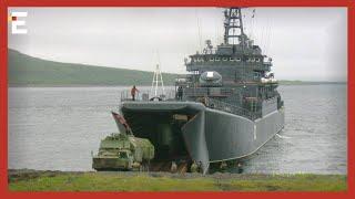 Підбитий корабель Оленегорский горняк став на ремонт в плавучий док