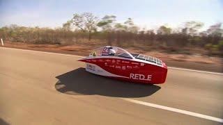 شاهد أول سباق للسيارات الشمسية في أستراليا يفوز به الفريق البلجيكي