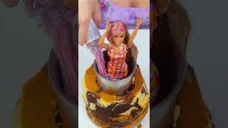 Put the doll in the middle of the cupcakes and molded the cake #funny #barbie