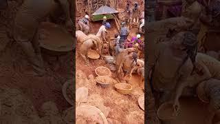 Gold mining in Congo  Where your bling blings come from