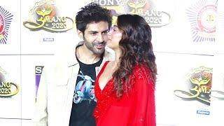 Jhanvi Kapoor Kiss Kartik Aryan In Front Of Media And Promote Dostana 2 At Umang Awards