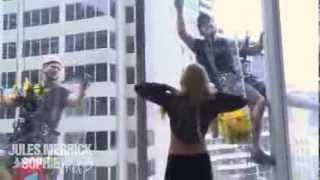 Sophie Flashes Window Cleaners
