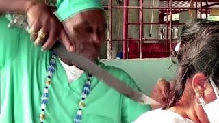 Cuban healer performs surgeries with a machete