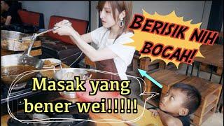 CEWEK JEPANG NGULEK SAMBEL DI RESTORAN KAYAK GIMANA RASANYA???