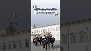 #Mattarella ha assistito al cambio della Guardia solenne del Reggimento #Corazzieri al #quirinale