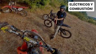 Motitos Eléctricas rodando con Motos a Combustión 2 Surron vs 2 Motos de Enduro