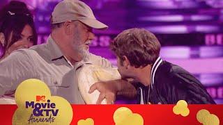 Poopies & The Snake From Jackass Forever Win Best Kiss  2022 MTV Movie & TV Awards