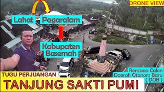 TERBANG di atas Tugu Perjuangan Tanjung Sakti Pumi Kabupaten Lahat. Calon Kabupaten Besemah.