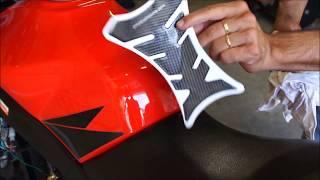 TUTO Comment bien poser autocollant de protection réservoir moto