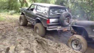 Ford Bronco Off Road in Mud Pulling Jeep CJ7 Club Jaibos 4x4