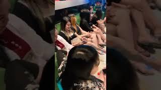 Wanita Malam  Wanita Penghibur  Suasana Di Ruang Karaoke