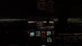 Night landing at Chicago O‘Hare KORD 10C - Airbus A340-300 Cockpit view