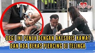 ODGJ DGN AKSESORIS KAWAT & BEKAS PEARCING DI TELINGA