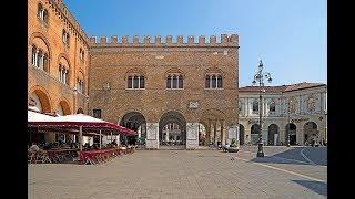 Places to see in  Treviso - Italy  Piazza dei Signori