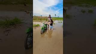 Stuck in mud #vespagirl #stuckinmud #mud