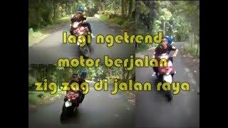 Lagi Ngetrend Motor Berjalan Zig Zag Di Jalan Raya