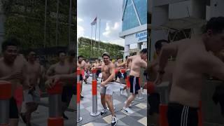 SURABAYA BODYBUILDER RUNNING ON THE STREET