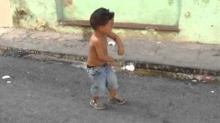 Cuban children dancing raggaetòn