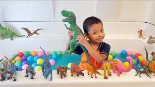 Jeremy Does BLUE DINOSAUR BATH SINK OR FLOAT T Rex Brachiosaurus Spinosaurus and many more