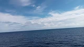 Pemandangan Di Tengah Laut