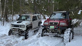 2 лютых Suzuki на тракторах против снега по пояс Defender и Уаз на 38