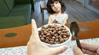 Esmanura Annesi Çikolatalı Kaşıkla Cocopops Verdi