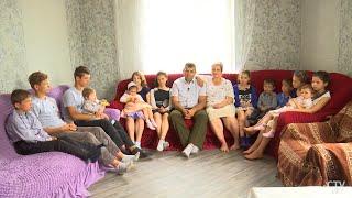 Как живёт самая большая семья в Беларуси? Обед из 5 литров супа 30 котлет и 2-3 кг картофеля