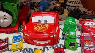 【lightning mcqueen toys collection】おもちゃのトミカカーズのラウール、マックス、はたらくくるま