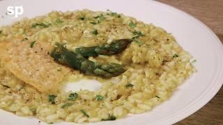 Risotto agli asparagi con cialde di grana