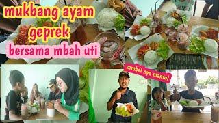 Ayam Geprek  mukbang bareng mbah uti