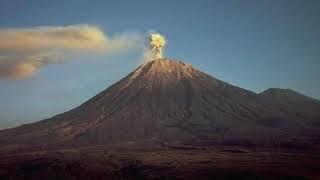 Inilah beberapa gunung terindah di Indonesia yang sering di kunjungi wisatawan  Gunung Terindah