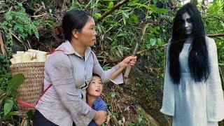 Single mother in danger in the forest - Harvesting and preserving bamboo shoots  Single mother Nhim