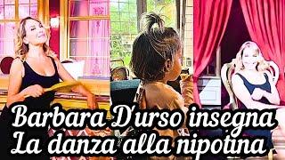 BARBARA DURSO con la nipote le insegna i primi passi di danza 