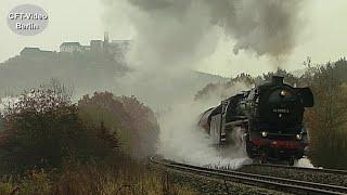 Öljumbo 44 0093 mit schwerem Zug in der Steigung