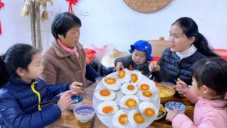 Homemade salted duck eggs are salty and light and all 3 children love to eat them