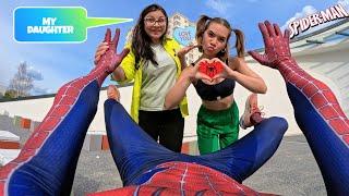 THIS CRAZY GIRL AND HER MOM WANTS SPIDER-MAN TO BE HER BOYFRIEND Romantic Love ParkourPOV Comedy
