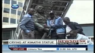 Man chains himself to Dedan Kimathi statue demanding audience witth Sonko
